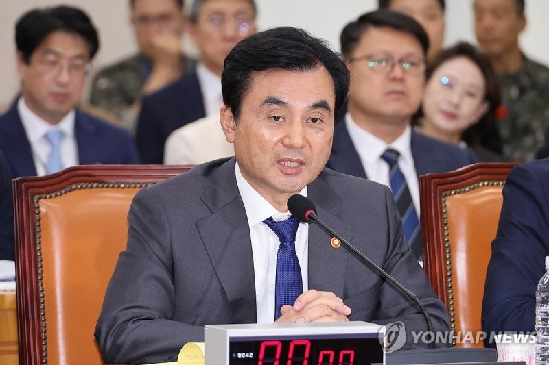 국방장관 "美 <b>주한미군 감축</b> 메시지 없어…방위비 분담금, 관세·안보 패...