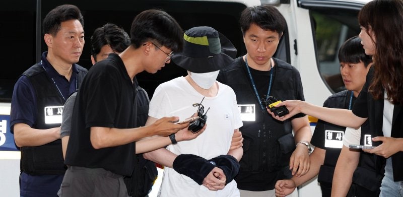 피해자 비하 '<b>일본도 살인</b>' 가해자 <b>부친</b>…1심서 <b>집행유예</b>