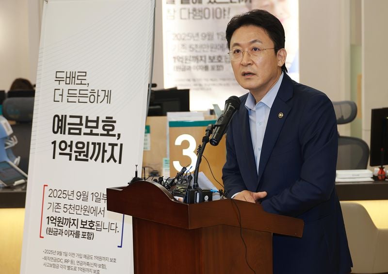 <b>은행</b> 쏘아붙인 권대영 “<b>예대금리차</b> 확대, 국민 납득 어려워”
