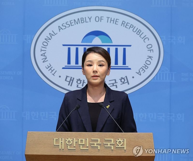 [속보] <b>강미정</b>, 조국혁신당 <b>탈당</b> "당이 성추행 피해자 절규 외면"