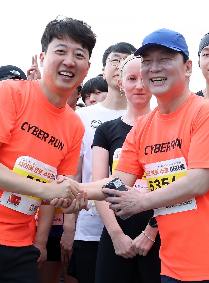 <b>이준석</b>·<b>안철수</b>, 연대 가능성에 '촉각'…<b>마라톤</b> 행사서 조우