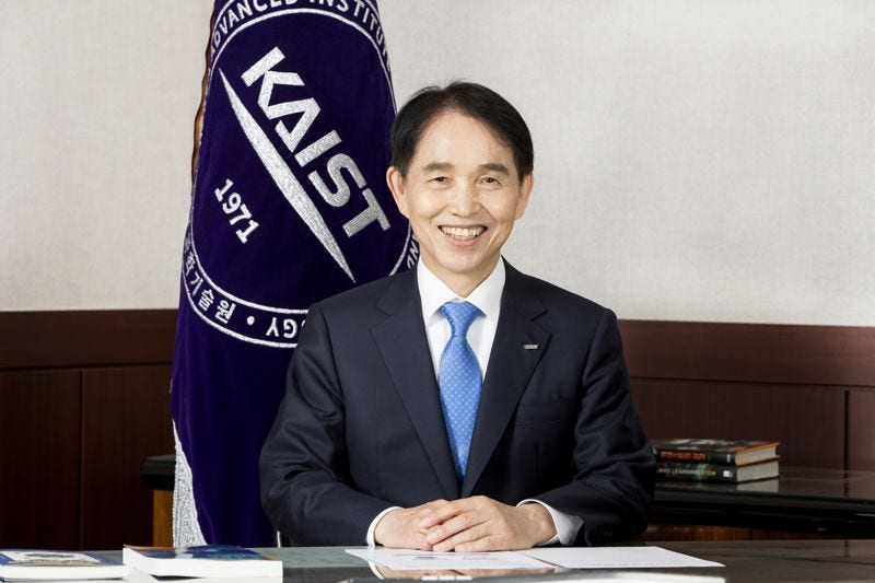 KAIST <b>이광형</b> 총장, 프랑스 최고 권위 ‘<b>레지옹 도뇌르</b>’ 수훈