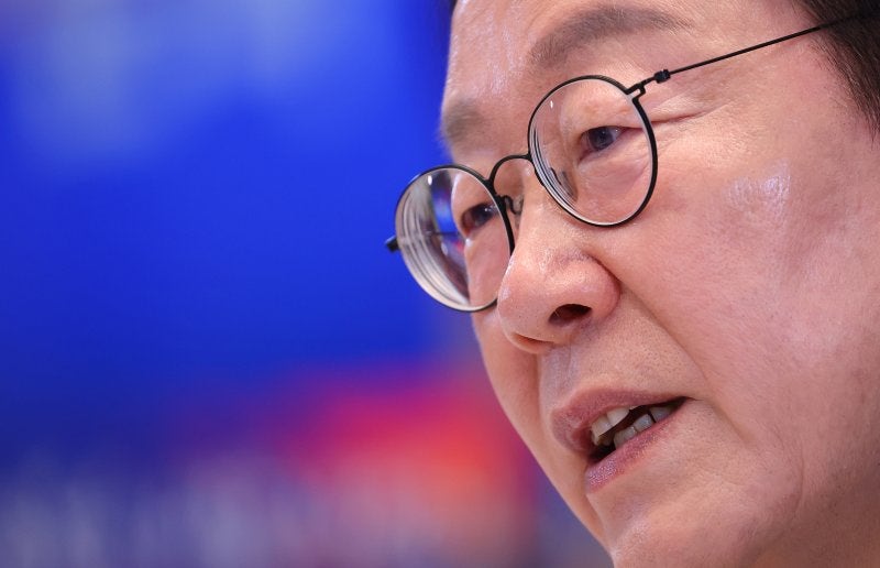 李<b>대통령</b> "北 호응 없다고 낙담하거나 멈추지 않아"..<b>평화공존</b> 제도 마...