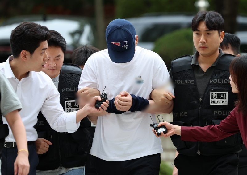 경찰, '관악구 <b>피자</b>집 <b>칼부림</b>' <b>김동원</b> 구속 송치