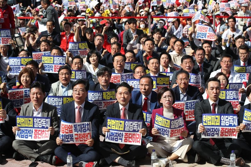 국민의힘, 7만 <b>장외투쟁</b> “李정권 끝장”..與 “대선불복 투정”