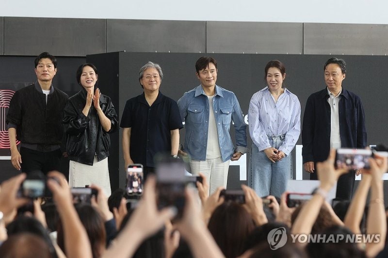 <b>어쩔수가없다</b>' 개봉 첫날 33만..박찬욱 영화 역대 최고 오프닝