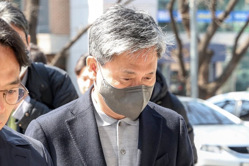 '바람픽쳐스 고가 인수' <b>김성수</b> 카카오엔터 前 대표 <b>1심</b>서 <b>무죄</b>