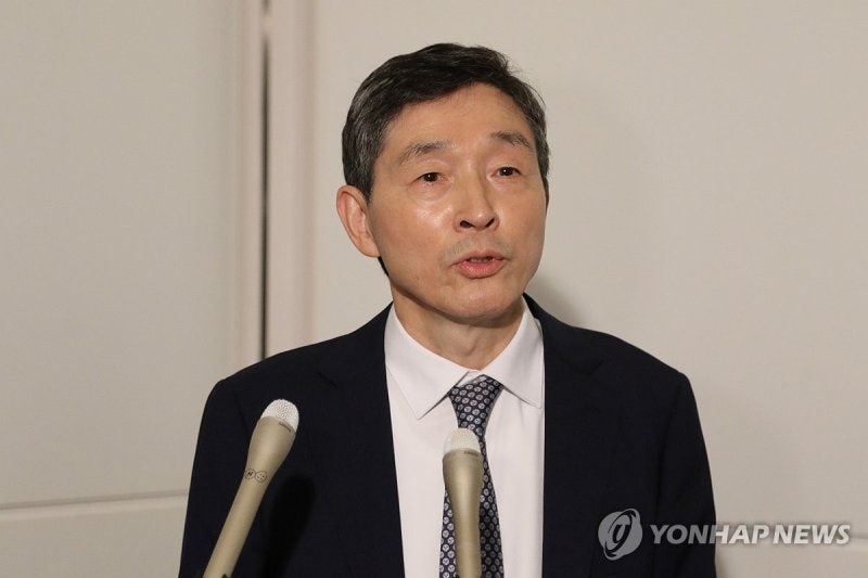 이혁 주일대사 "<b>다카이치 총리</b> 선출 거의 확실…외교관계 재고할 것"