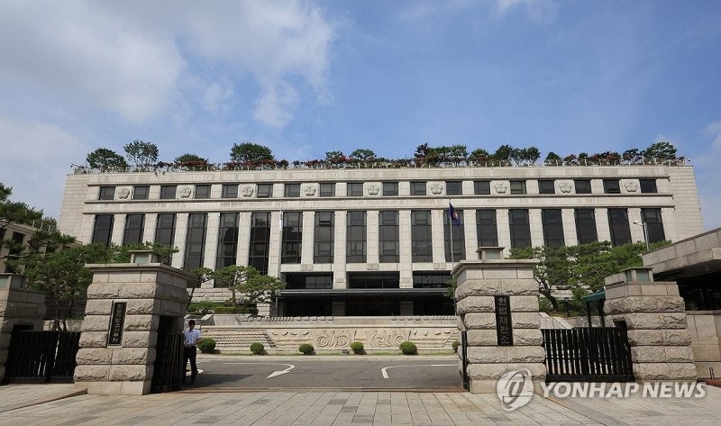 인구편차 기준 어기고 <b>선거구</b> 획정…헌재 "선거권·<b>평등권 침해</b>"