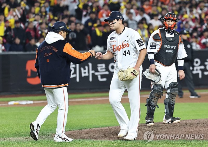 “<b>믿음</b>이 독이 됐다”… <b>김경문</b> 감독의 ‘김서현 고집’이 부른 한화의...