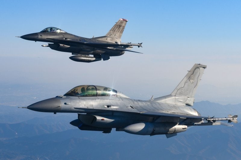 <b>한미</b>동맹 최초 韓美 합참의장 각 KF-16·F-16 타고 <b>연합</b> 지휘<b>비행</b> 실시