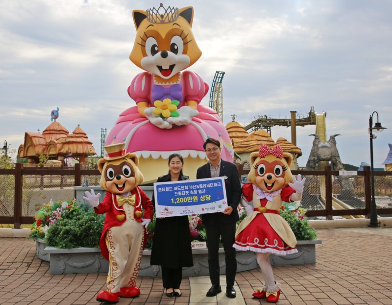 Ե ȣ ()  ȸȸ  忡 帲Ƽ ϰ  Կϰ ִ. Ե 