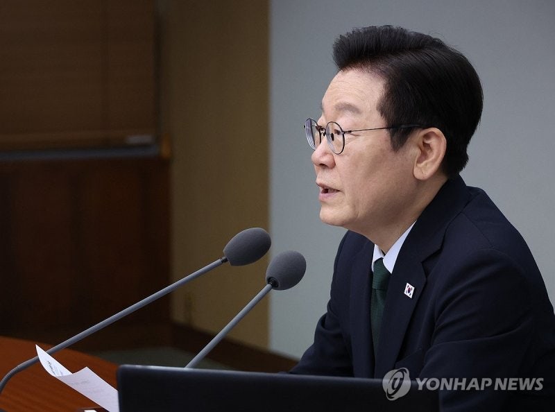 李대통령 "지금이 <b>구조개혁</b> 적기…<b>6대</b> 핵심분야 규제<b>개혁</b> 추진"