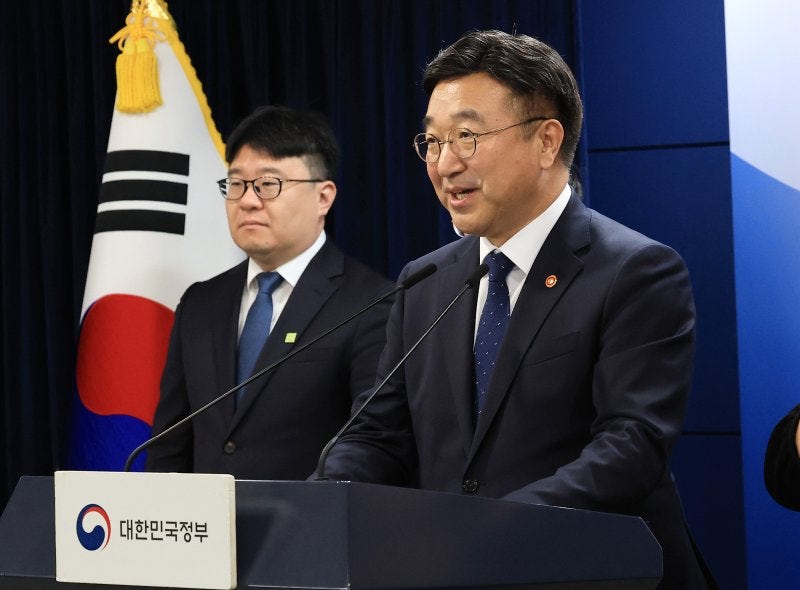 <b>윤호중</b>, <b>지방자치</b> 비전 발표…“국가사무 <b>지방</b> 이양·재정분권 7대3 목표...