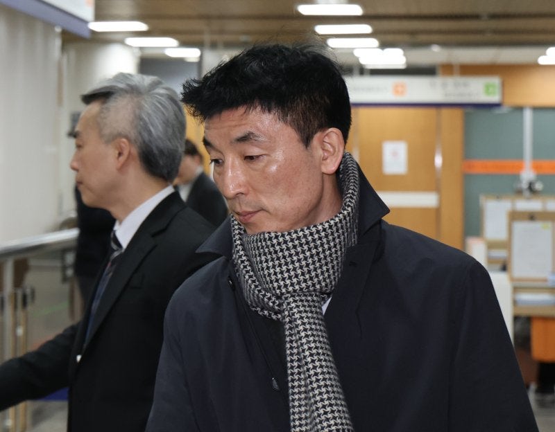변협, '법정 모욕' <b>김용현 변호인 징계</b> 착수...감치 신원확인 절차도 개...