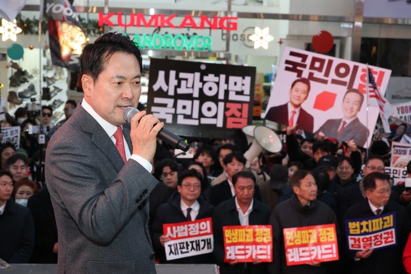 <b>계엄</b>에 '<b>책임 통감</b>'한다는 <b>장동혁</b>.."<b>계엄</b>으로 민주당 무도함 드러나"
