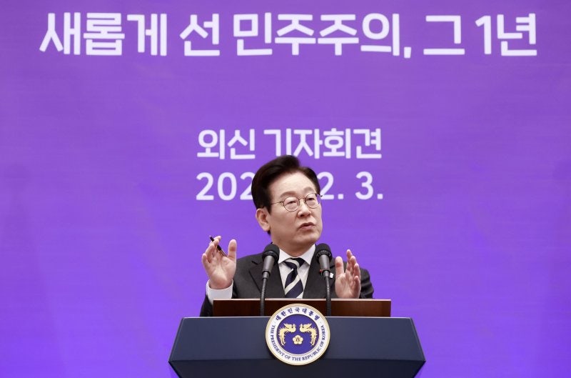 李<b>대통령</b> "<b>상속세</b> 불합리한 측면 있어… 진지하게 <b>고민</b>해봐야"