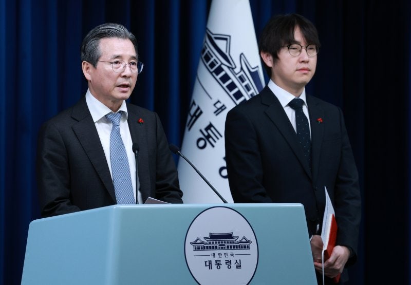 대통령실 "ARM과 <b>반도체 설계</b>인재 1400명 키운다"