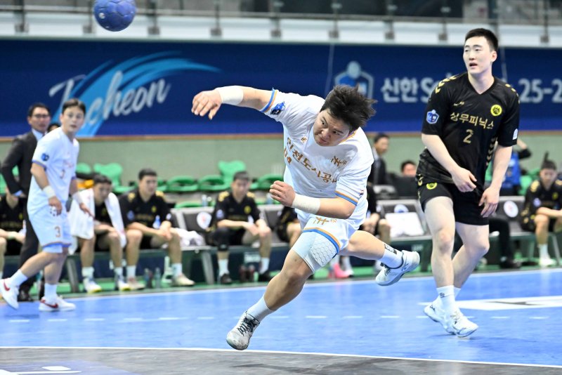 SK, 충남도청 꺾고 6연승..<b>인천</b>, 상무 대파 [H리그 종합]