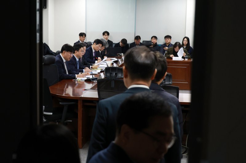 지난 1일 국회 의원회관에서 스테이블코인 당정협의회가 열리고 있다.뉴시스