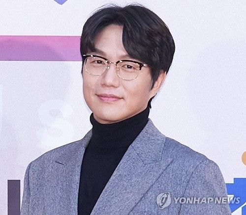 "처벌 원치 않아"…<b>성시경</b>, '횡령 혐의' <b>매니저 선처</b>