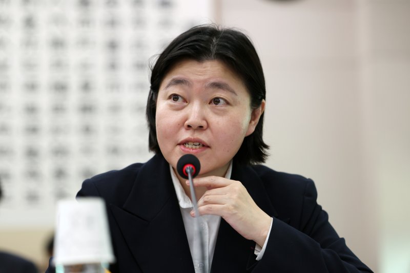 임은정 서울동부지검장이 23일 오전 서울 여의도 국회 법제사법위원회에서 열린 서울고등검찰청-서울중앙지방검찰청 등에 대한 국정감사에서 질의에 답하고 있다.뉴시스