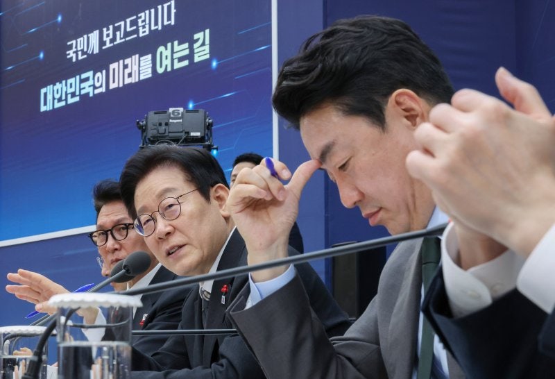 李대통령 "<b>역세권</b>에 <b>공공임대</b> 늘려야"...<b>공공</b>주택 관리회사 설립 검토 ...