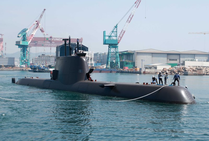 HD현대중공업이 울산 본사에서 창정비를 마친 214급(1천800t급) 디젤잠수함 '윤봉길함'. 연합뉴스