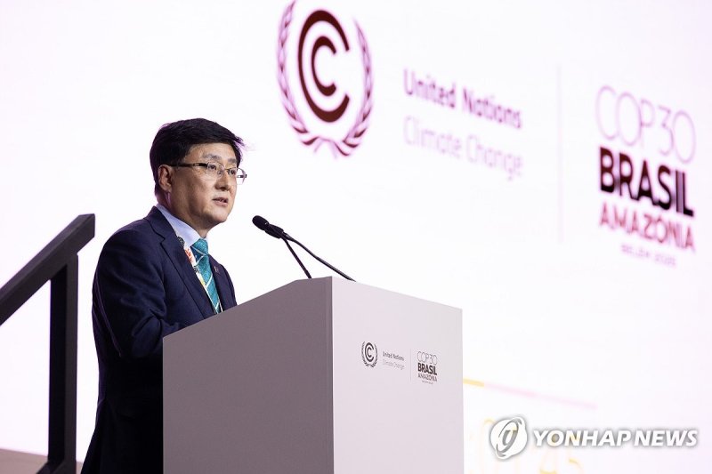 김성환 기후에너지환경부 장관이 지난달 브라질 벨렝에서 열린 제30차 유엔기후변화협약 당사국총회(COP30)에서 발언하고 있는 모습.연합뉴스