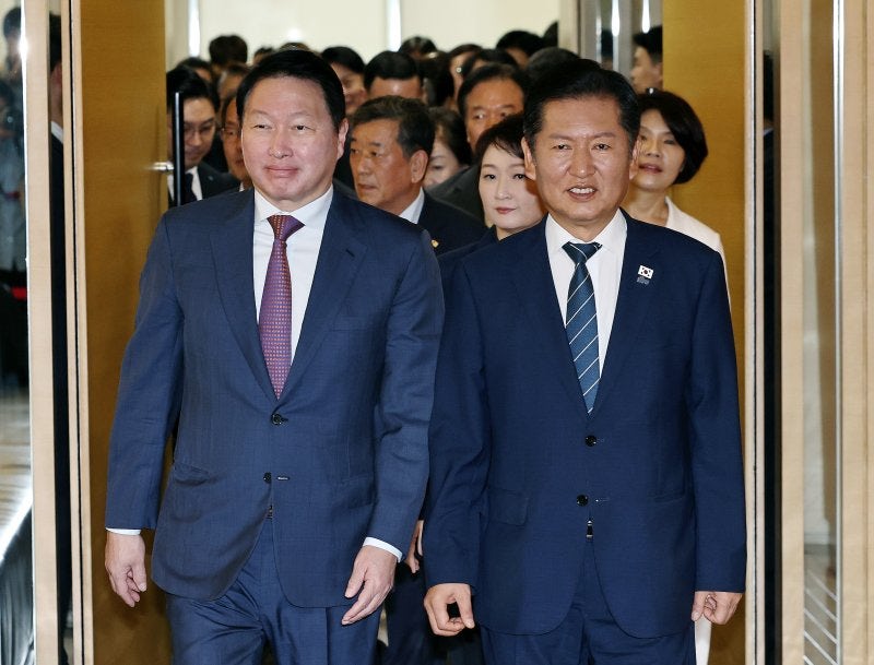 "최태원 상의 회장-정청래 민주당 대표 다시 만나"…<b>지역발전 논의</b>