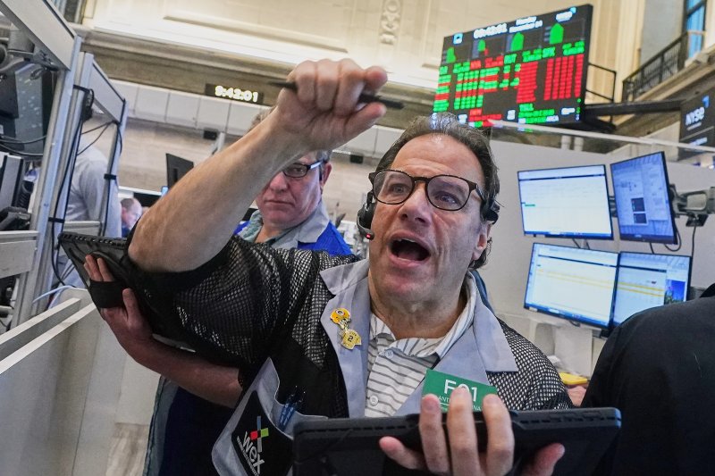 뉴욕 증시가 18일(현지시간) 마이크론이 촉발한 인공지능(AI) 훈풍에 힘입어 반등했다.AP 뉴시스