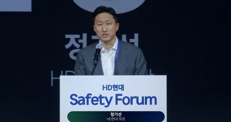 정기선 HD현대 회장이 19일 경기도 성남시 소재 HD현대 글로벌R&D센터에서 열린‘HD현대 Safety Forum’에서 발언하고 있다.HD현대중공업 관련 유튜브 제공