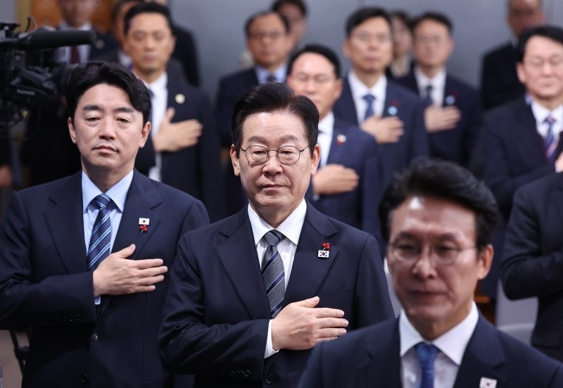 李, "北 <b>노동신문</b> 보면 빨갱이 되나" 시대착오적 규제 직격…"<b>국민</b> 수준...