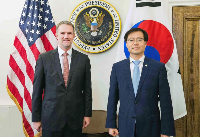 여한구 산업통상부 통상교섭본부장과 제이미슨 그리어 미국 무역대표부 대표.산업통상부 제공