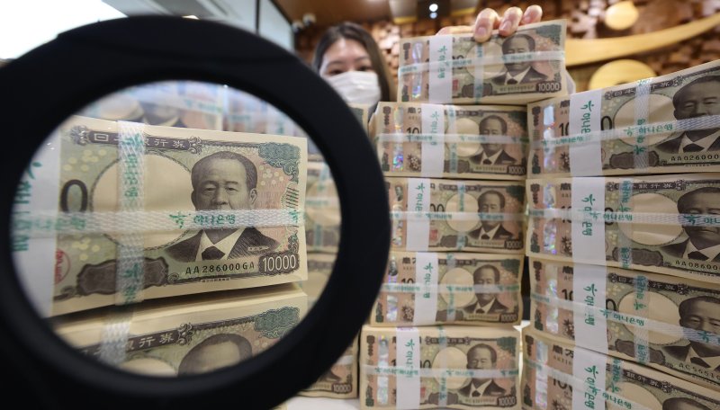 서울 중구 하나은행 위변조대응센터에 놓여진 엔화.