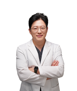 지난 20년 탈모 환자와 모발 이식 환자를 중점으로 진료한 모힐의원의 홍주형 대표원장.탈모와 저속노화를 다루는 유튜브 채널 '모아시스'와 국제모발이식학회,대한피부모발학회 다양한 학회에서 활발하게 활동한다.다양한