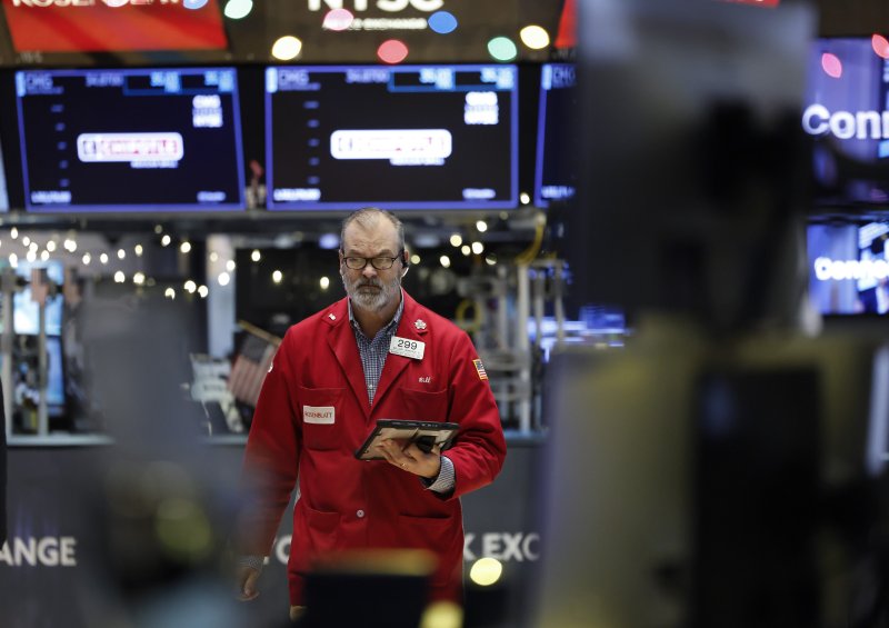 뉴욕 증시가 22일(현지시간) 사흘째 상승하면서 산타랠리 기대감을 높였다.UPI 연합