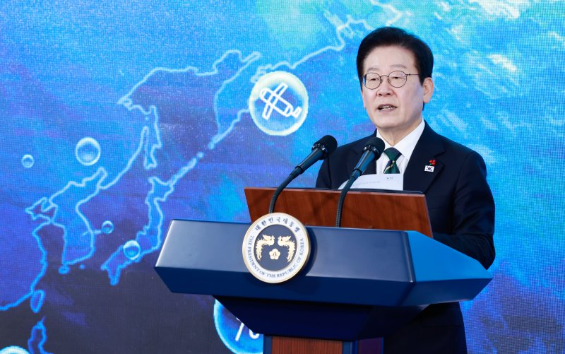 이재명 대통령이 23일 부산 동구 해양수산부 청사에서 열린 개청식에서 축사를 하고 있다.대통령실통신사진기자단