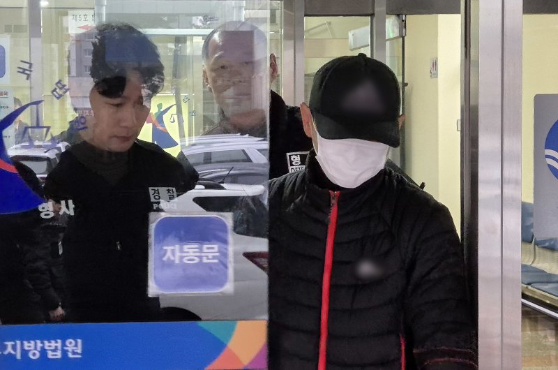 자고 있는 태국인 아내 얼굴에 끓는 물을 부어 화상을 입힌 혐의를 받는 40대 남성 A 씨 /뉴스1 /사진=뉴스1