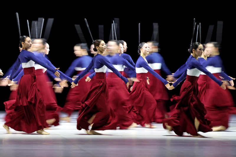 뉴욕 링컨센터 전 회차 매진을 기록한 서울시무용단 ‘일무’는 뉴욕 무용계의 권위 있는 상인 베시 어워드에 후보 지명되며 작품성을 입증했다. 뉴시스