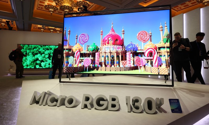 삼성전자 '130형 마이크로 RGB TV' 4일(현지시간) 미국 네바다주 윈호텔 삼성전자 '더 퍼스트 룩' 전시장에 130인치 마이크로 적·녹·청(RGB) TV가 전시돼 있다.연합뉴스