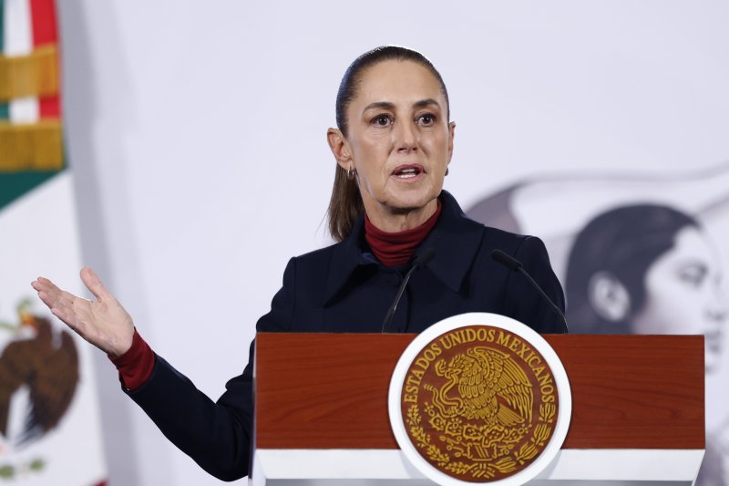클라우디아 셰인바움 멕시코 대통령이 6일(현지시간) 멕시코시티 대통령궁(내셔널 팰리스)에서 기자회견을 하고 있다.EPA 연합