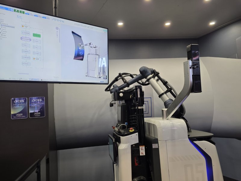 두산로보틱스의 '스캔앤고'가 6일(현지시간) 미국 라스베이거스 컨벤션센터(LVCC)에서 구조물 스캔 작업을 시연하고 있다.사진=김학재 기자