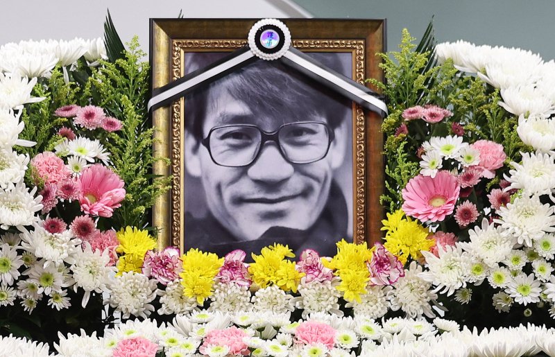 5일 서울 중구 서울영화센터에 고 안성기의 추모 공간이 마련돼 있다.안성기는 이날 오전 9시 서울 용산구 순천향대병원 중환자실에서 가족들이 지켜보는 가운데 눈을 감았다.뉴스1