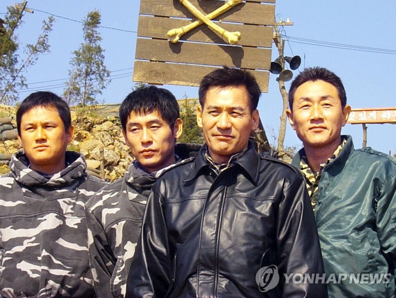 2003년 개봉한 영화 실미도 출연진들.강성진(왼쪽부터),설경구,안성기,허준호.