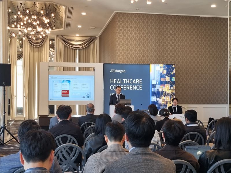 15일(현지시간) 미국 샌프란시스코에서 열린 JP모건 헬스케어 컨퍼런스 아시아·태평양(APAC) 세션에서 전태연 알테오젠 대표이사가 발표를 진행하고 있다.알테오젠 제공