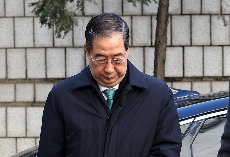 한덕수 전 국무총리가 21일 오후 서울 서초구 서울중앙지법에서 열린 내란 우두머리 방조,내란 중요임무 종사 혐의 사건 1심 선고공판에 출석하고 있다.2026.1.21/뉴스1 ⓒ News1 박지혜 기자 /사진=뉴스