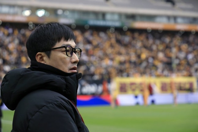 "제발 '전술 변태'를 데려와라"... 왜 지금 축구 팬들은 자꾸만 '이정효'를 외치나