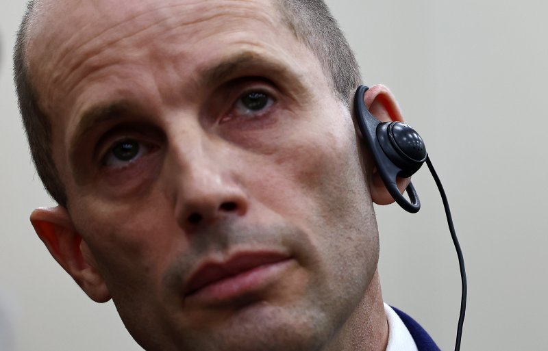 해롤드 로저스 쿠팡 한국 임시대표가 지난해 12월 30일 서울 여의도 국회에서 열린 쿠팡 침해사고 및 개인정보 유출, 불공정 거래, 노동환경 실태 파악과 재발방지 대책 마련을 위한 연석 청문회에서 동시통역기를 착용하