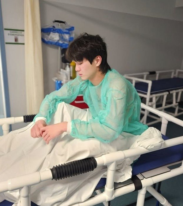 연습 도중 무릎을 다쳐 병원으로 옮겨진 이승훈.연합뉴스